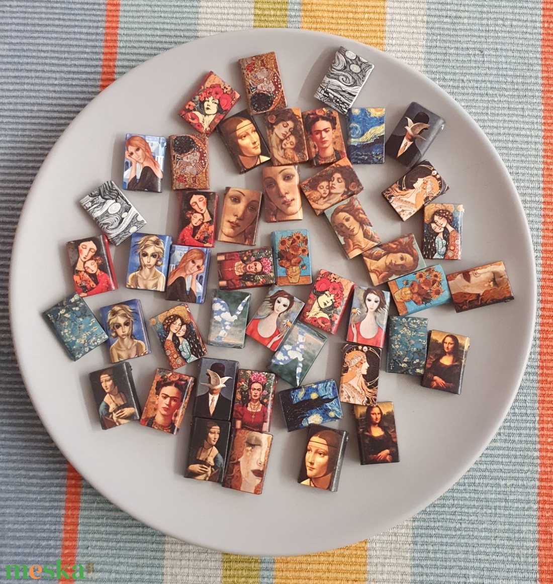 Könyv fülbevaló (hermelines hölgy) - ékszer - fülbevaló - lógó fülbevaló - Meska.hu