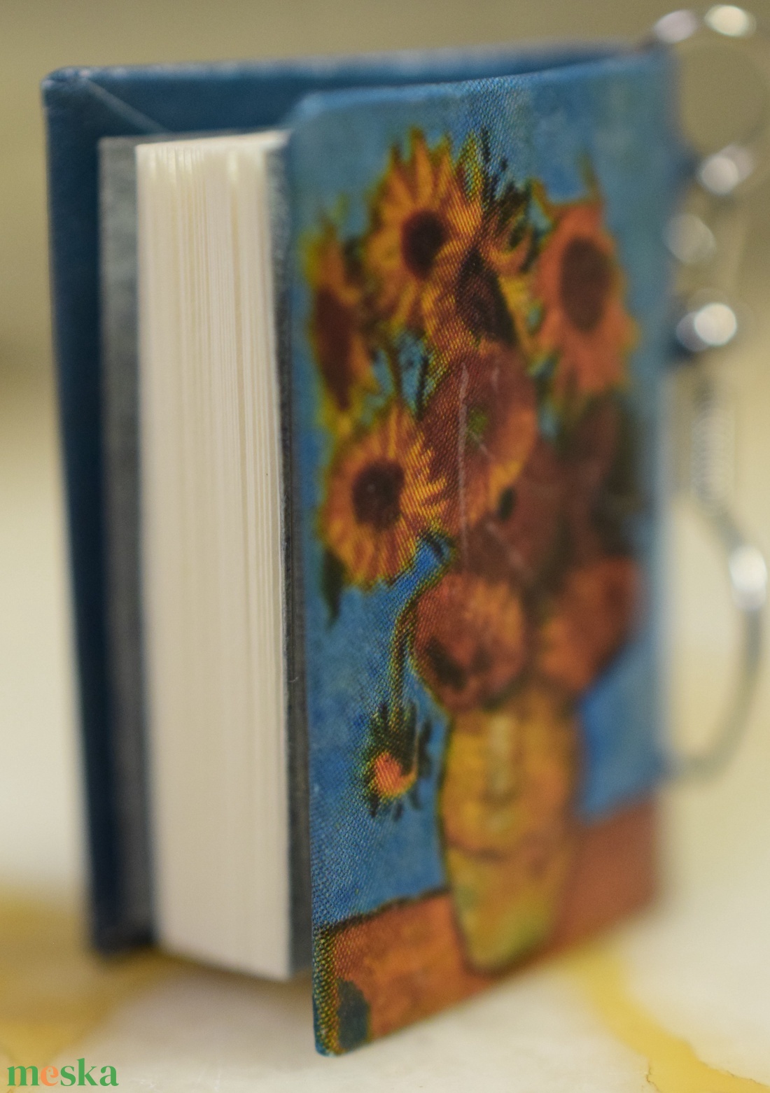 Könyv fülbevaló (napraforgók) - ékszer - fülbevaló - lógó fülbevaló - Meska.hu