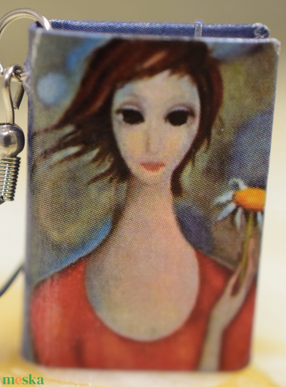 Könyv fülbevaló (százszorszép) - ékszer - fülbevaló - lógó fülbevaló - Meska.hu