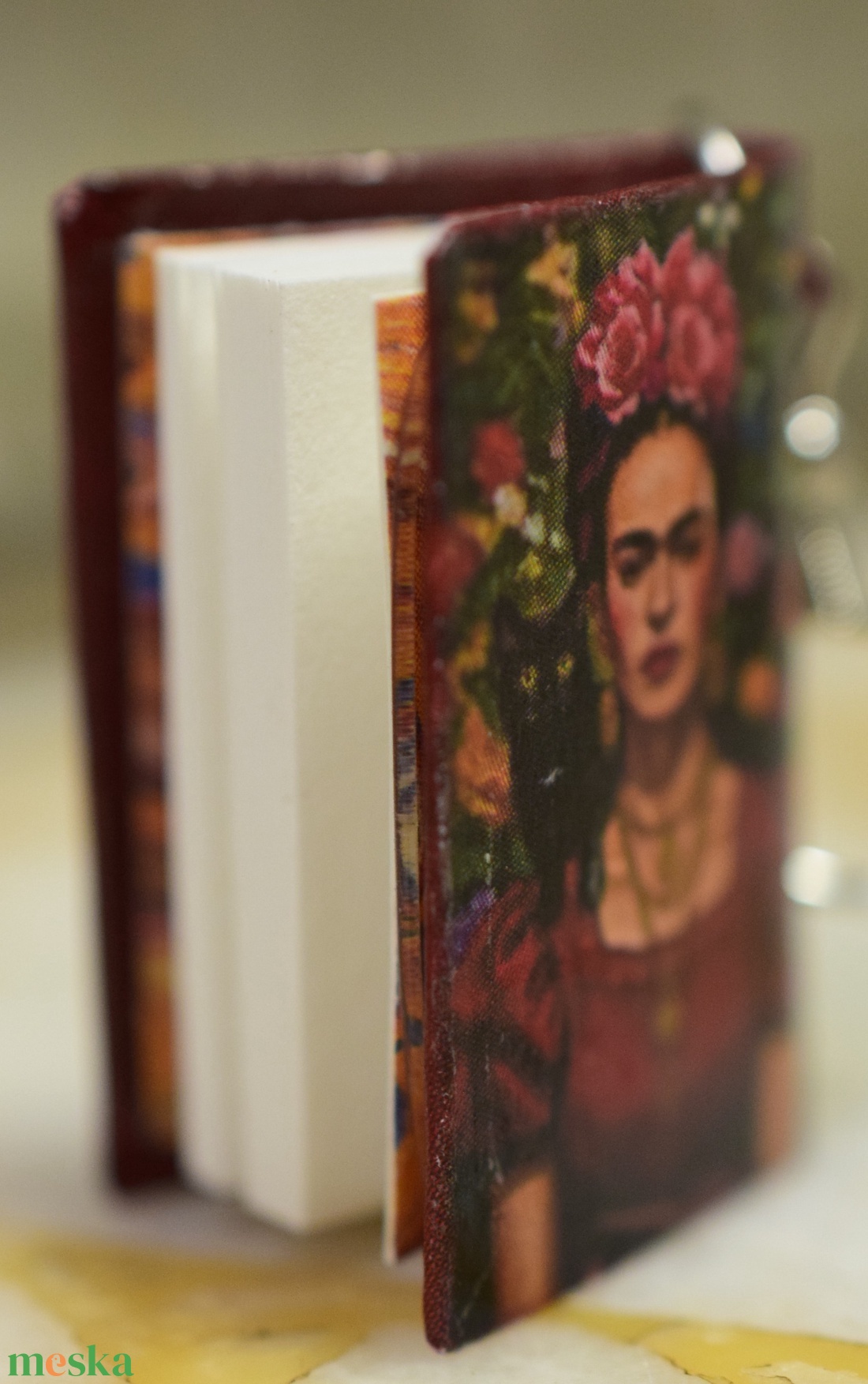 Könyv fülbevaló (Frida) - ékszer - fülbevaló - lógó fülbevaló - Meska.hu