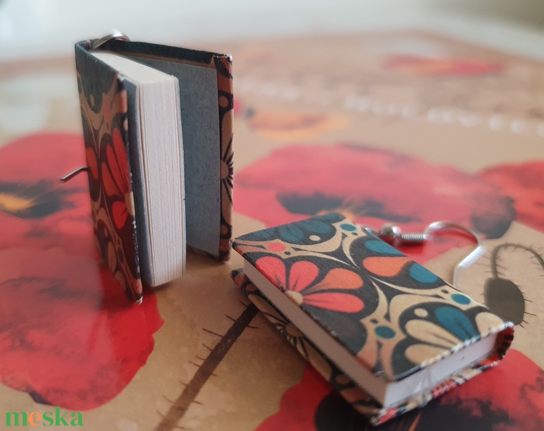 Könyv fülbevaló  - ékszer - fülbevaló - lógó fülbevaló - Meska.hu