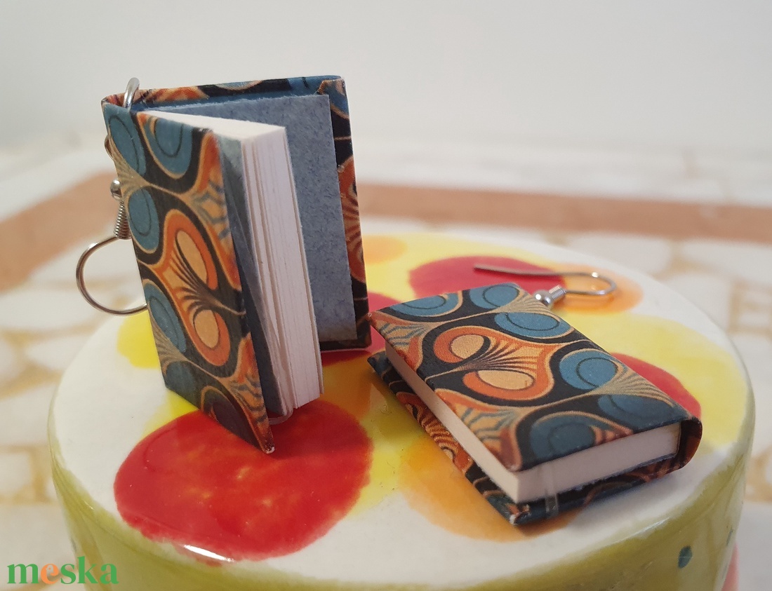 Könyv fülbevaló  - ékszer - fülbevaló - lógó fülbevaló - Meska.hu