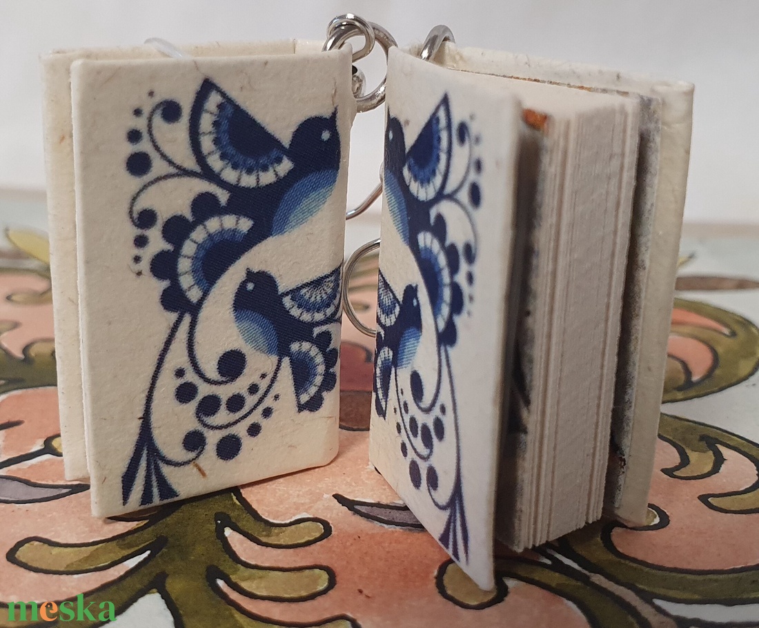 Könyv fülbevaló  - ékszer - fülbevaló - lógó fülbevaló - Meska.hu