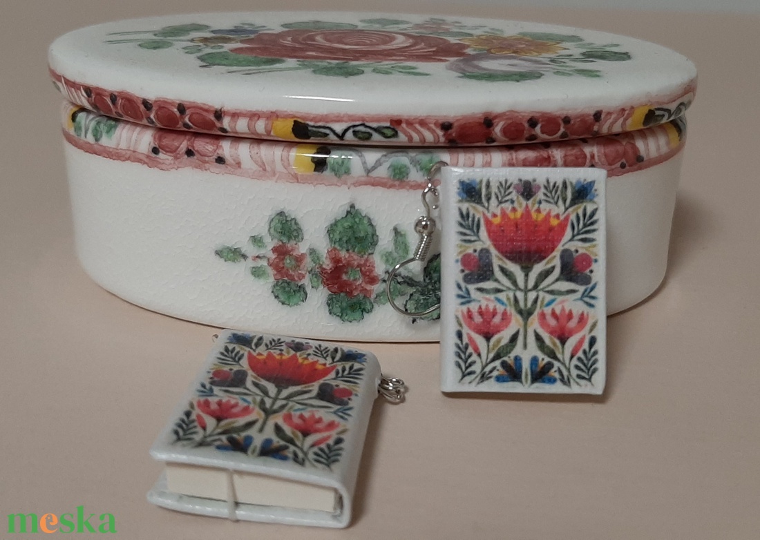 Könyv fülbevaló  - ékszer - fülbevaló - lógó fülbevaló - Meska.hu