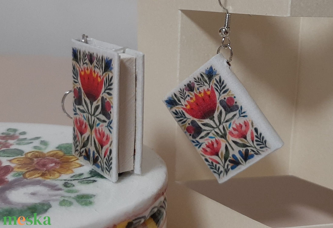 Könyv fülbevaló  - ékszer - fülbevaló - lógó fülbevaló - Meska.hu