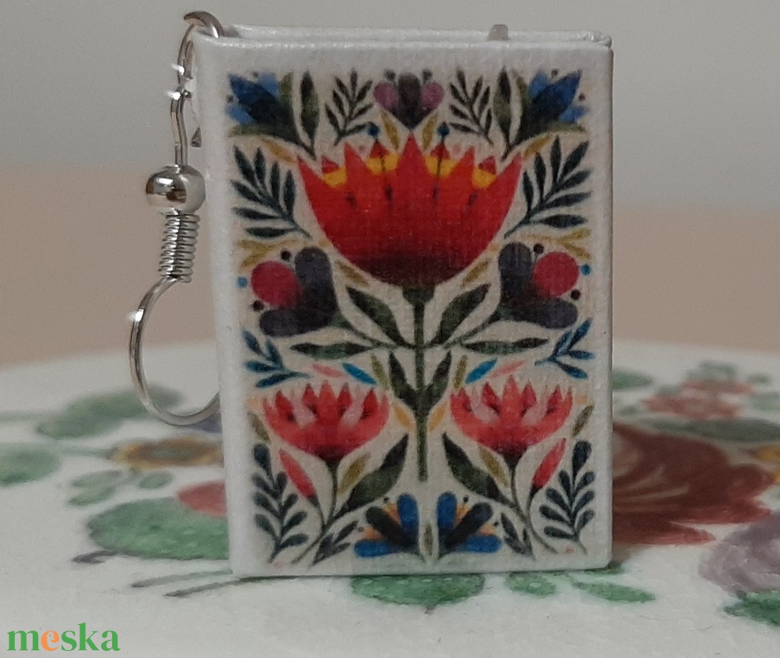 Könyv fülbevaló  - ékszer - fülbevaló - lógó fülbevaló - Meska.hu