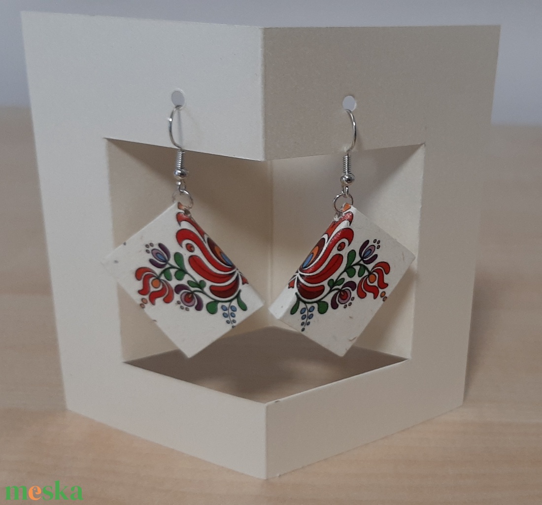 Könyv fülbevaló (tulipános) - ékszer - fülbevaló - lógó fülbevaló - Meska.hu