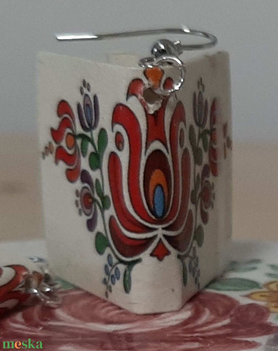 Könyv fülbevaló (tulipános) - ékszer - fülbevaló - lógó fülbevaló - Meska.hu