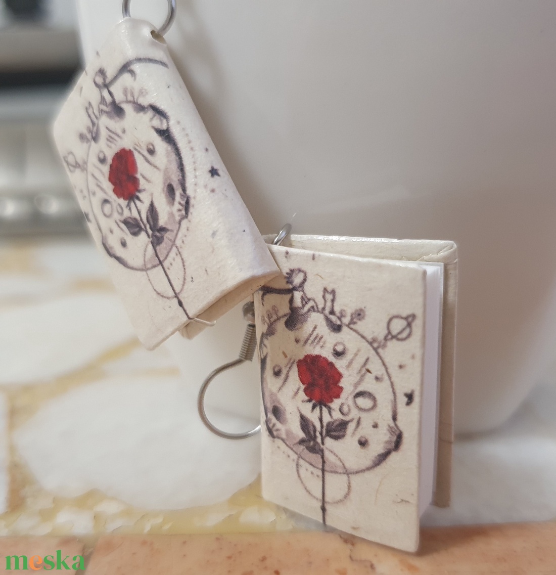 Kis herceg könyv fülbevaló - ékszer - fülbevaló - lógó fülbevaló - Meska.hu