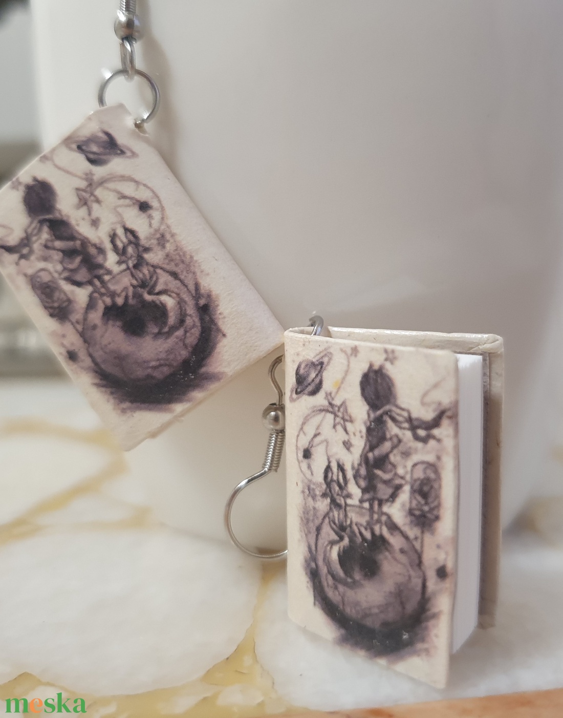 Kis herceg könyv fülbevaló - ékszer - fülbevaló - lógó fülbevaló - Meska.hu