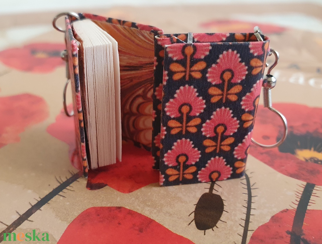 Könyv fülbevaló  - ékszer - fülbevaló - lógó fülbevaló - Meska.hu