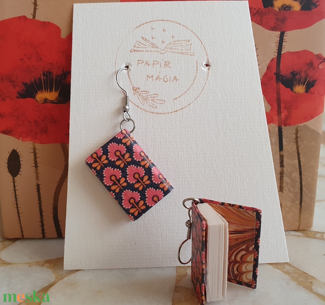 Könyv fülbevaló  - ékszer - fülbevaló - lógó fülbevaló - Meska.hu