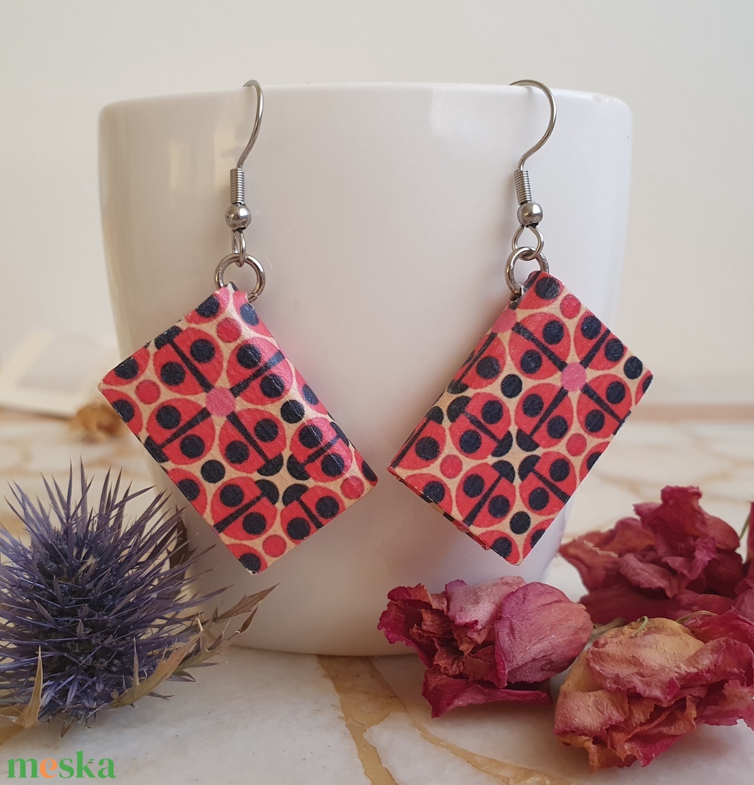 Könyv fülbevaló (katica) - ékszer - fülbevaló - lógó fülbevaló - Meska.hu