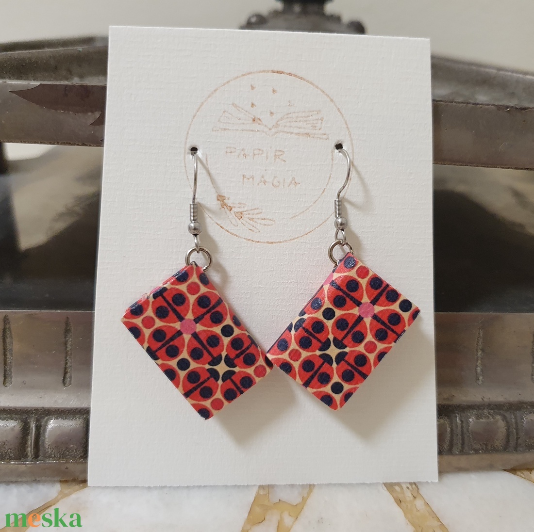 Könyv fülbevaló (katica) - ékszer - fülbevaló - lógó fülbevaló - Meska.hu