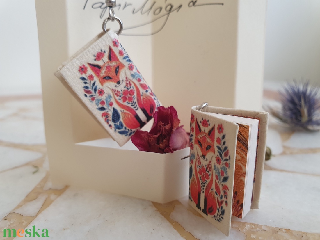 Könyv fülbevaló (róka) - ékszer - fülbevaló - lógó fülbevaló - Meska.hu