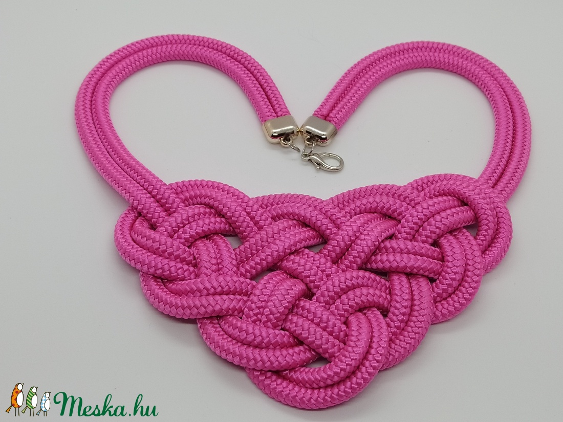 Tringulum magenta - ékszer - nyaklánc - medál nélküli nyaklánc - Meska.hu Tringulum magenta - ékszer - nyaklánc - medál nélküli nyaklánc - Meska.hu