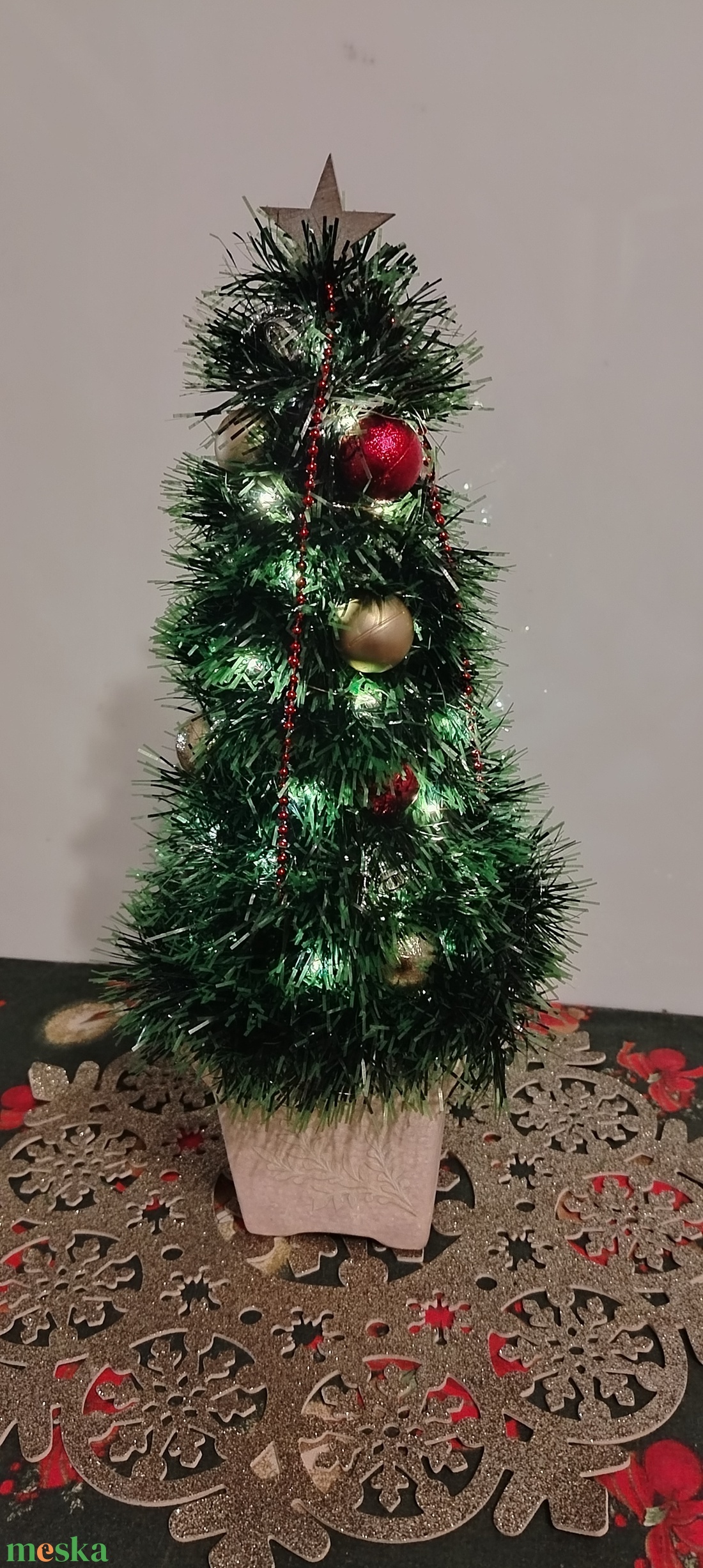 Egyedi, kézzel készült világító karácsonyi asztal dísz-piros/arany/ezüst díszítéssel - karácsony - karácsonyi lakásdekoráció - ünnepi asztaldekoráció - Meska.hu Egyedi, kézzel készült világító karácsonyi asztal dísz-piros/arany/ezüst díszítéssel - karácsony - karácsonyi lakásdekoráció - ünnepi asztaldekoráció - Meska.hu