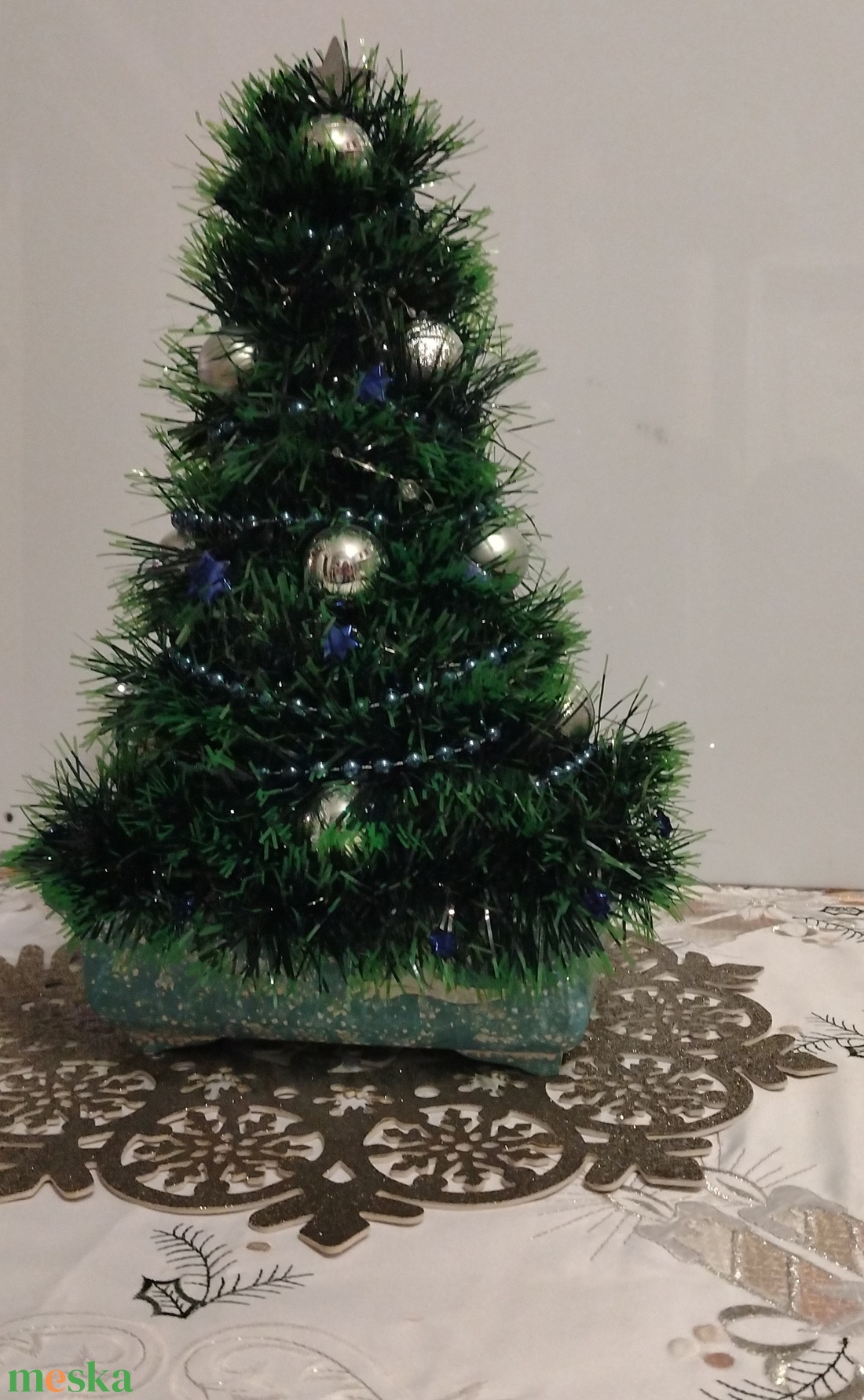 Egyedi, kézzel készült világító karácsonyi asztal dísz-piros/arany/ezüst  díszítéssel - karácsony - karácsonyi lakásdekoráció - ünnepi asztaldekoráció - Meska.hu