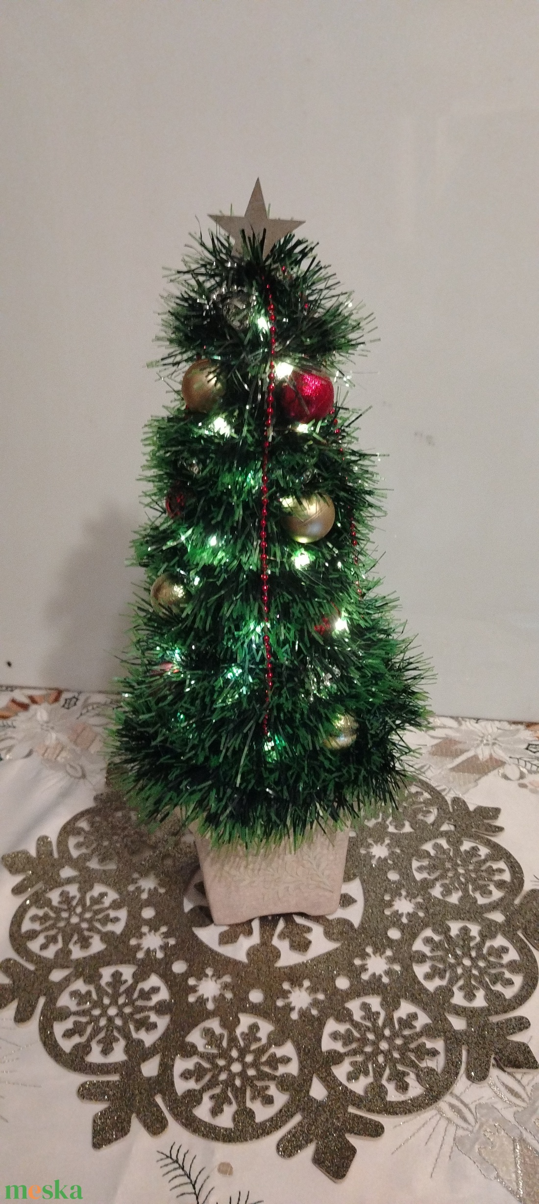 Egyedi, kézzel készült világító karácsonyi asztal dísz-piros/arany/ezüst  díszítéssel - karácsony - karácsonyi lakásdekoráció - ünnepi asztaldekoráció - Meska.hu