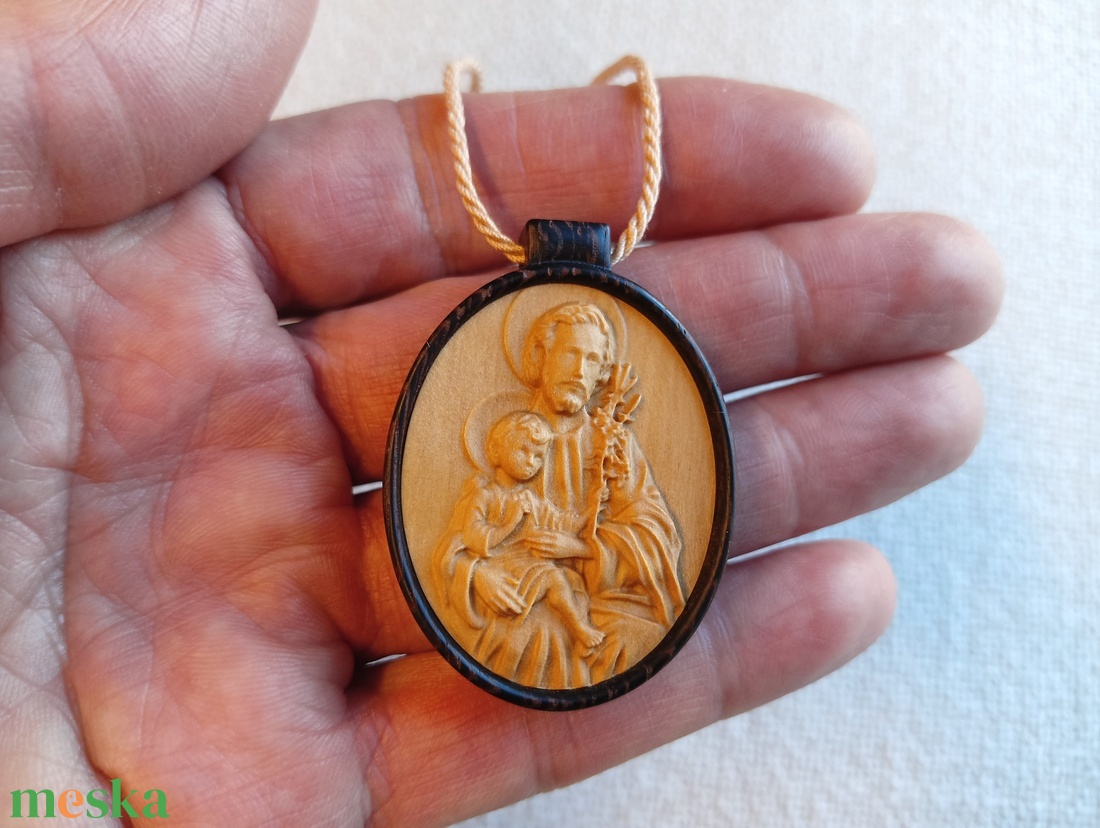 Szent József a Gyermek Jézussal fa medálos zsinórnyaklánc - otthon & életmód - vallás - lánc & füzér - Meska.hu Szent József a Gyermek Jézussal fa medálos zsinórnyaklánc - otthon & életmód - vallás - lánc & füzér - Meska.hu