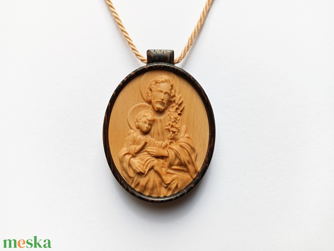 Szent József a Gyermek Jézussal fa medálos zsinórnyaklánc - otthon & életmód - vallás - lánc & füzér - Meska.hu Szent József a Gyermek Jézussal fa medálos zsinórnyaklánc - otthon & életmód - vallás - lánc & füzér - Meska.hu