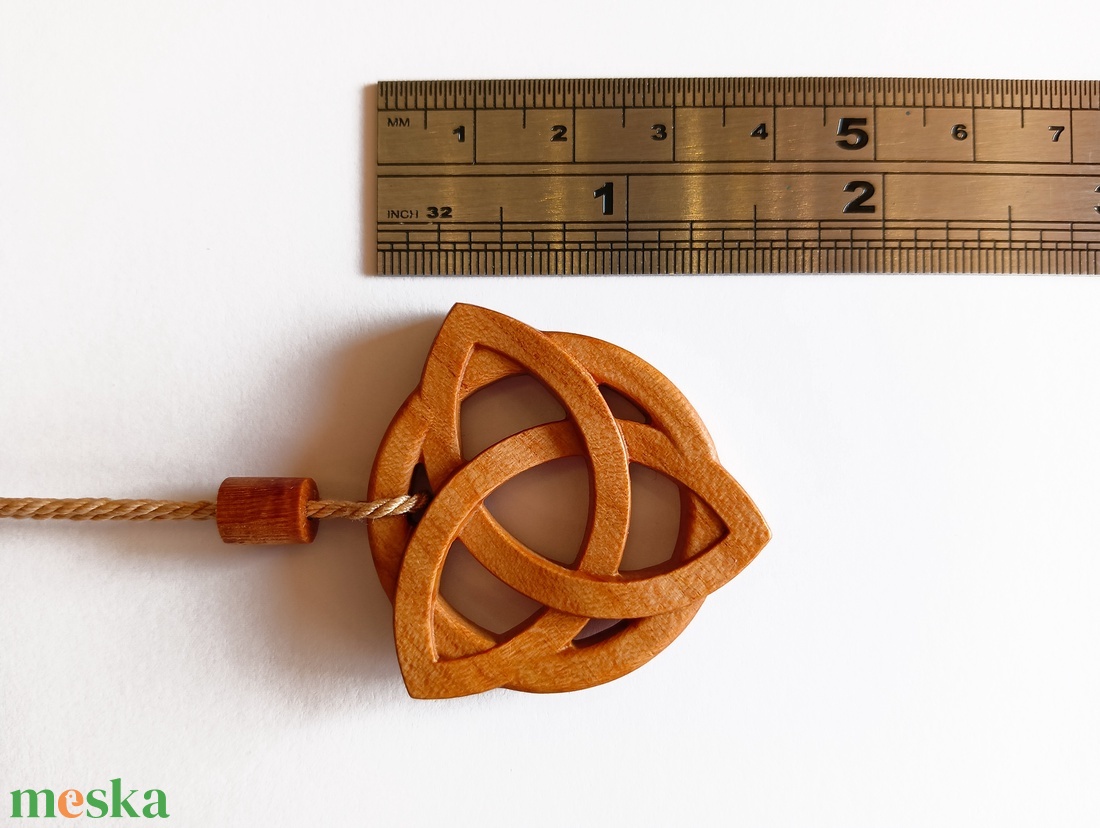 Trinity kelta csomós zsinórnyaklánc, fa triquetra kelta medál - ékszer - nyaklánc - medálos nyaklánc - Meska.hu Trinity kelta csomós zsinórnyaklánc, fa triquetra kelta medál - ékszer - nyaklánc - medálos nyaklánc - Meska.hu