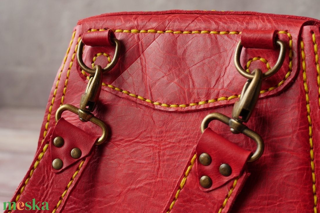 Piros bőr városi hátizsák  - táska & tok - hátizsák - hátizsák - Meska.hu