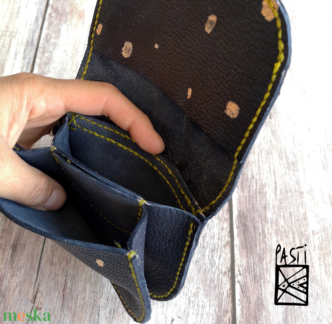 Kis pénztárca, irattárca, zsepitartó stb. kutyás mintával - táska & tok - pénztárca & más tok - kártyatartó & irattartó - Meska.hu