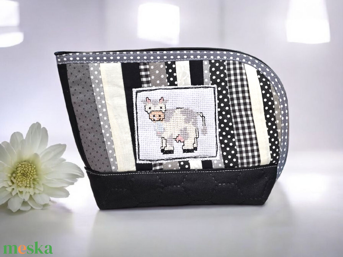 Fekete-fehér csíkos neszi  - táska & tok - neszesszer - Meska.hu