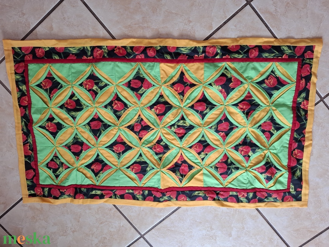 Új, tulipános patchwork terítő  - otthon & életmód - dekoráció - asztal és polc dekoráció - horgolt & csipketerítő - Meska.hu