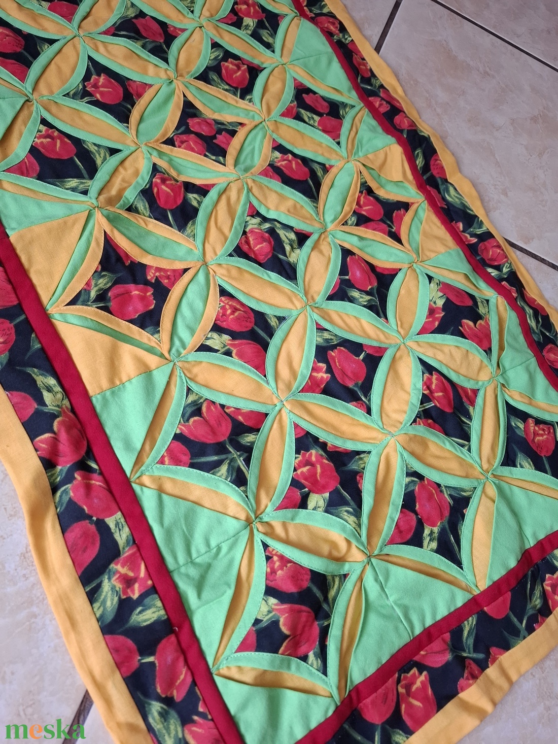 Új, tulipános patchwork terítő  - otthon & életmód - dekoráció - asztal és polc dekoráció - horgolt & csipketerítő - Meska.hu