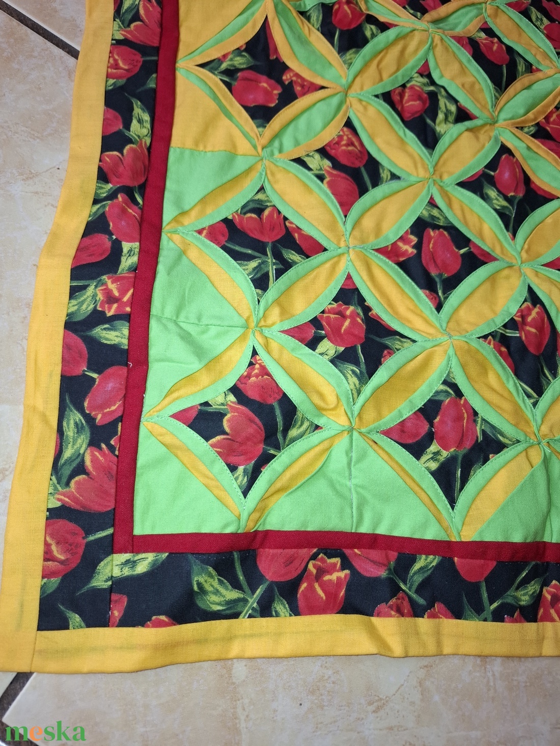 Új, tulipános patchwork terítő  - otthon & életmód - dekoráció - asztal és polc dekoráció - horgolt & csipketerítő - Meska.hu