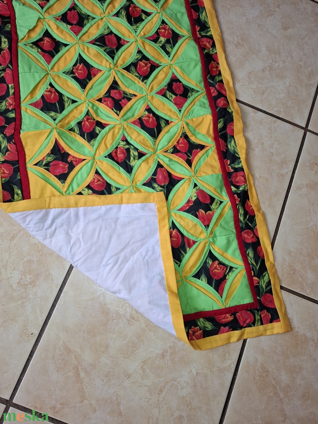 Új, tulipános patchwork terítő  - otthon & életmód - dekoráció - asztal és polc dekoráció - horgolt & csipketerítő - Meska.hu