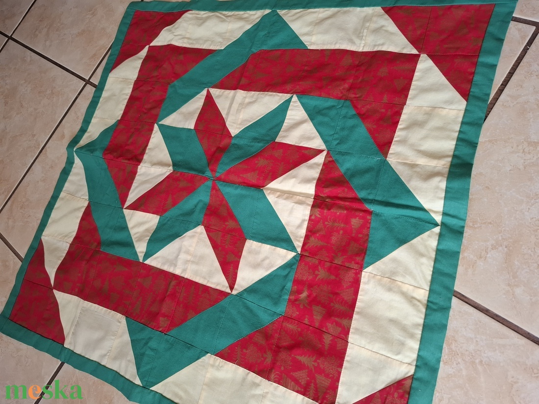 Új, patchwork terítő, asztalközép  - otthon & életmód - dekoráció - asztal és polc dekoráció - horgolt & csipketerítő - Meska.hu