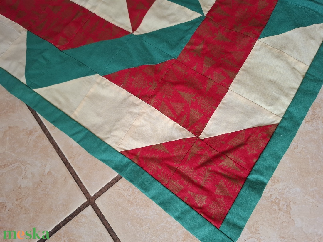 Új, patchwork terítő, asztalközép  - otthon & életmód - dekoráció - asztal és polc dekoráció - horgolt & csipketerítő - Meska.hu