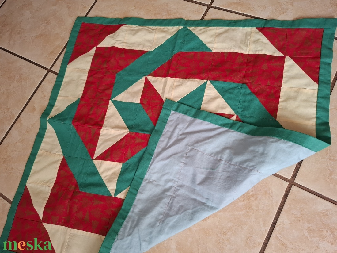 Új, patchwork terítő, asztalközép  - otthon & életmód - dekoráció - asztal és polc dekoráció - horgolt & csipketerítő - Meska.hu