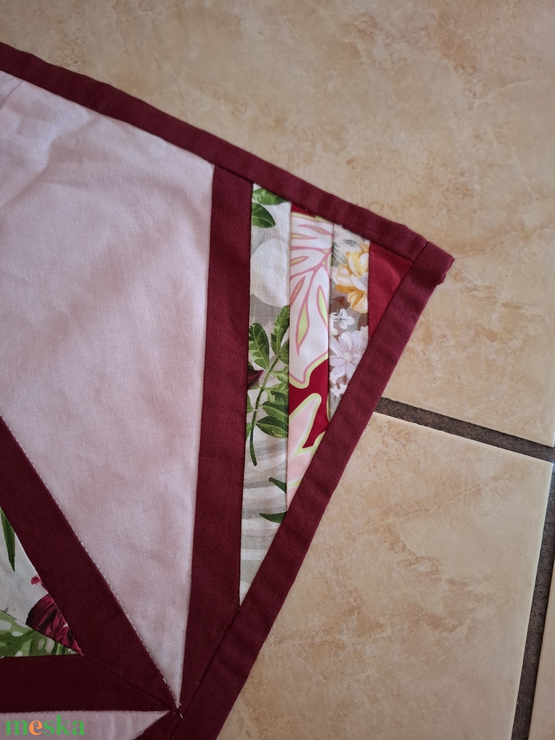 Új, patchwork terítő  - otthon & életmód - dekoráció - asztal és polc dekoráció - horgolt & csipketerítő - Meska.hu