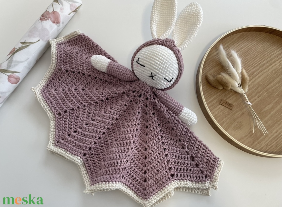 Horgolt nyuszis szundikendő - baba - mama - baba játékok - cumilánc - Meska.hu