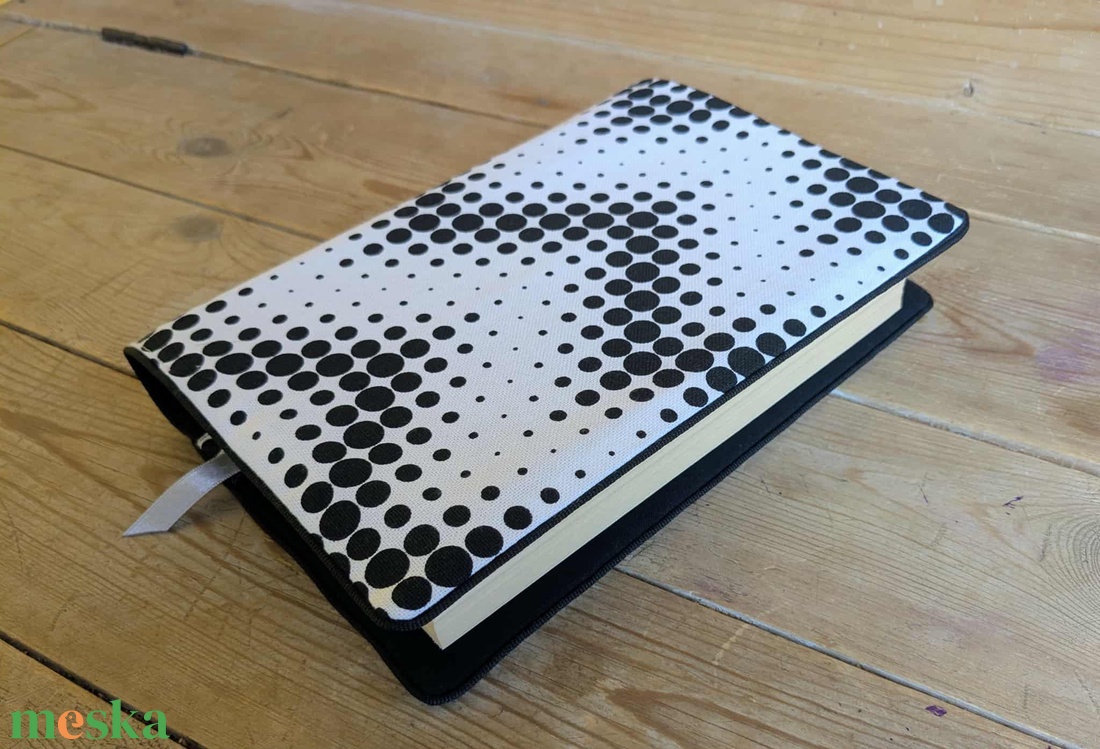 Könyvkabát - fekete fehér - otthon & életmód - papír, írószer - könyv- és füzetborító - Meska.hu