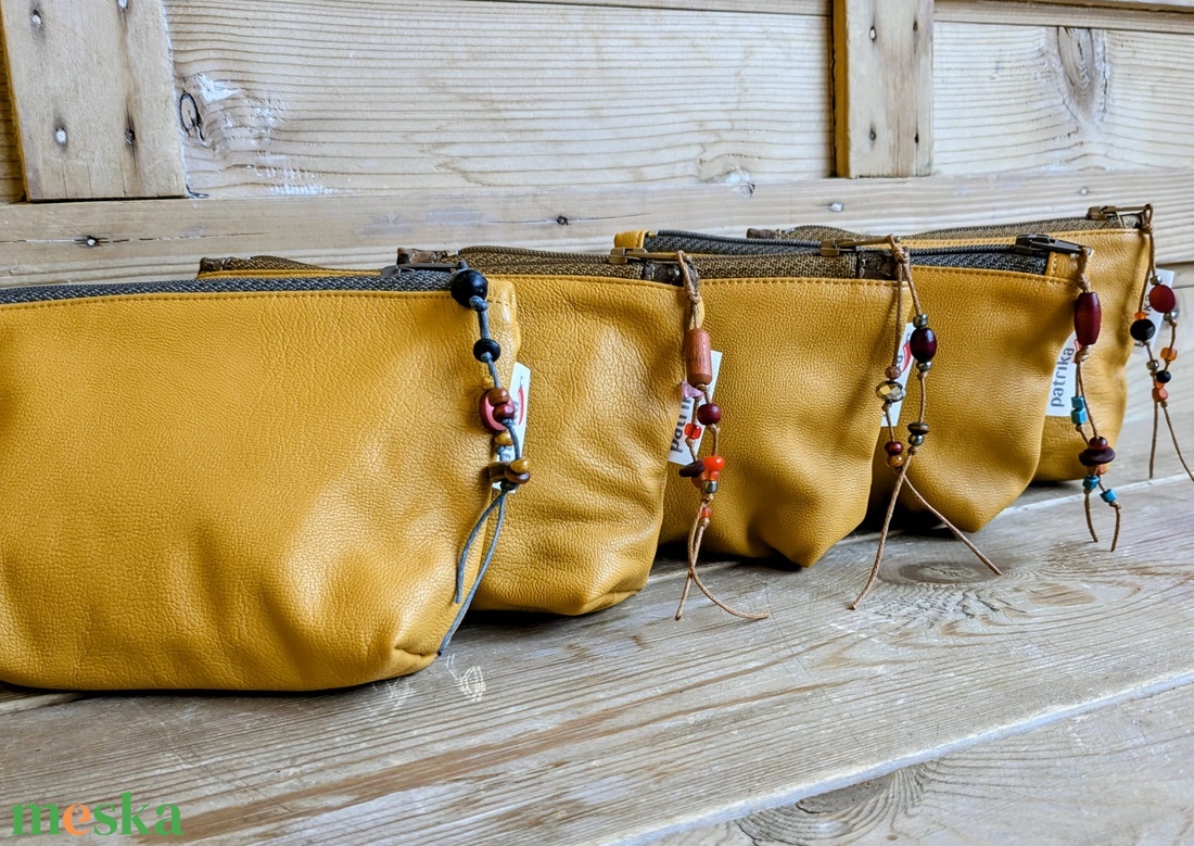 Mustársárga műbőr neszesszer, gyöngydísszel (kicsi) - táska & tok - neszesszer - Meska.hu