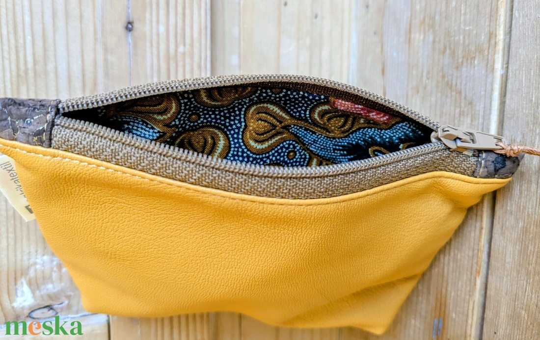 Mustársárga műbőr neszesszer, gyöngydísszel (kicsi) - táska & tok - neszesszer - Meska.hu