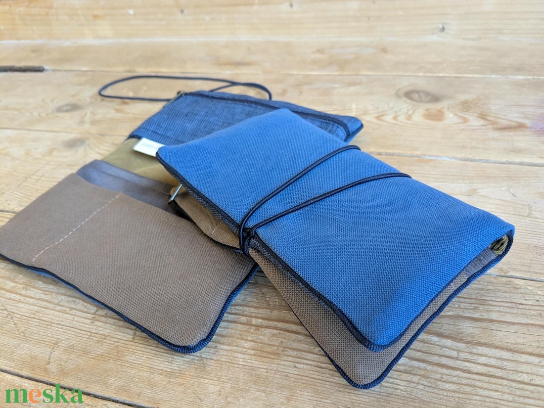 Dohánytasak - kívül kék, belül: barna, homokszín és szürke - táska & tok - pénztárca & más tok - dohánytasak & szütyő - Meska.hu