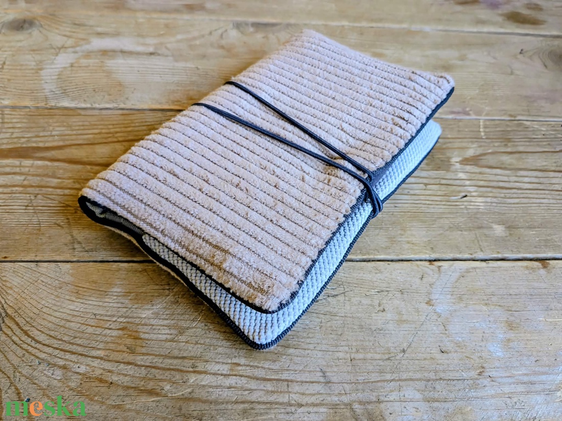 Dohánytasak - kordbársony, törtfehér - táska & tok - pénztárca & más tok - dohánytasak & szütyő - Meska.hu