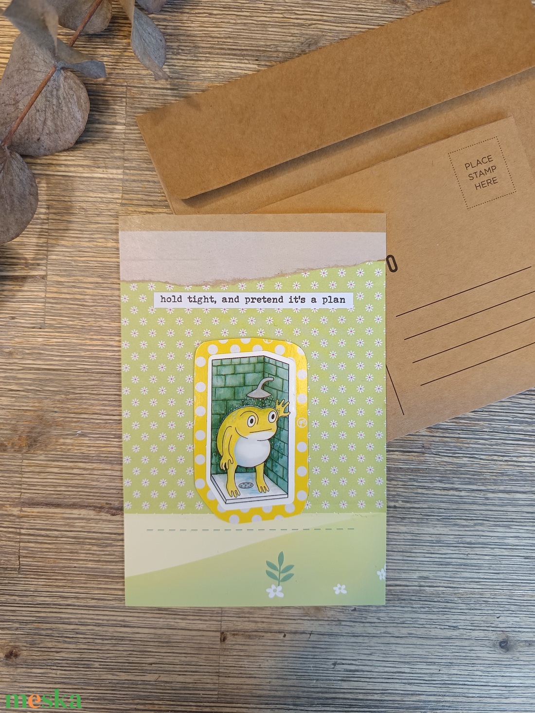 Egyedi képeslap kollázs technikával - békás /Hold tight and pretend it's a plan/  - otthon & életmód - papír, írószer - ajándékozás kellékei - képeslap, üdvözlőlap - Meska.hu