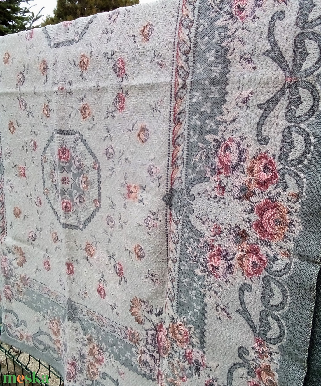 Gobelin jellegű, virágos terítő ágyra, asztalra vagy akár falra - otthon & életmód - lakástextil - ágytakaró - Meska.hu