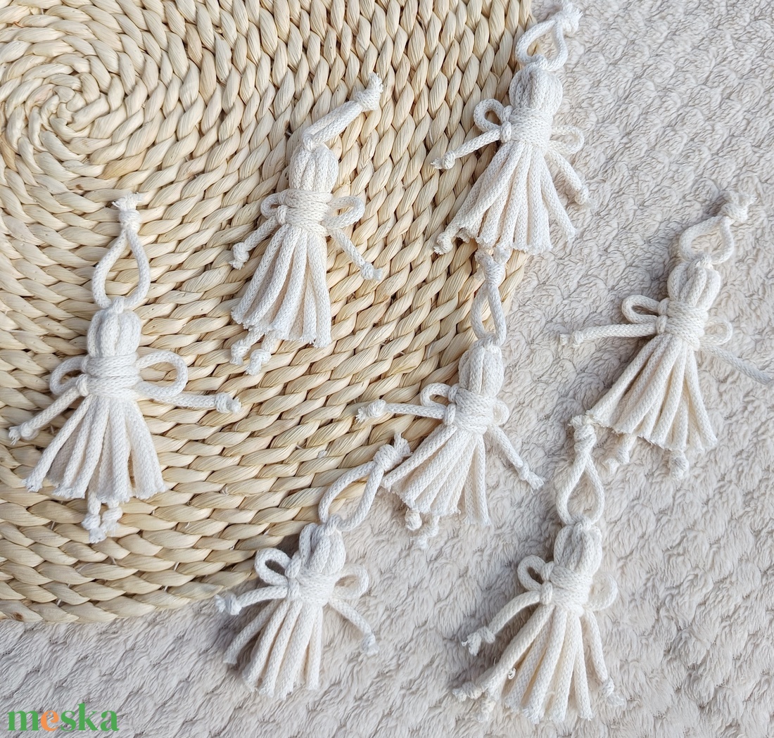 Makramé angyalka karácsonyfadísz - karácsony - karácsonyi lakásdekoráció - karácsonyfadíszek - Meska.hu