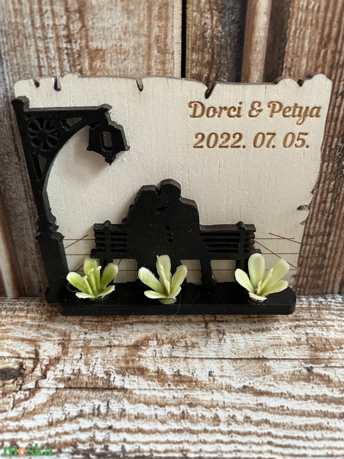 Esküvői köszönő ajándék, hűtőmágnes, névre szóló, gravírozott, 3D hatású, több rétegű - ketten a padon #2 - esküvő - emlék & ajándék - köszönőajándék - Meska.hu Esküvői köszönő ajándék, hűtőmágnes, névre szóló, gravírozott, 3D hatású, több rétegű - ketten a padon #2 - esküvő - emlék & ajándék - köszönőajándék - Meska.hu