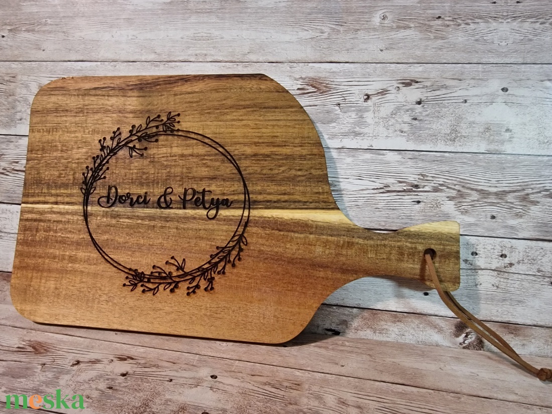 Gravírozott vágódeszka, névre szóló ajándék, ingyenes szállítással - otthon & életmód - konyhafelszerelés, tálalás - sütés, főzés - vágódeszka - Meska.hu