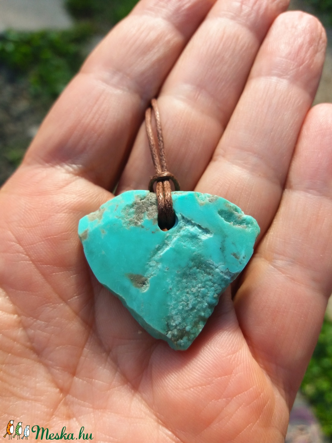 Nyers arizona türkiz medál átfúrva és kenderszálra fűzve, Eredeti türkiz medál, Kék békesség - ékszer - nyaklánc - medál - Meska.hu