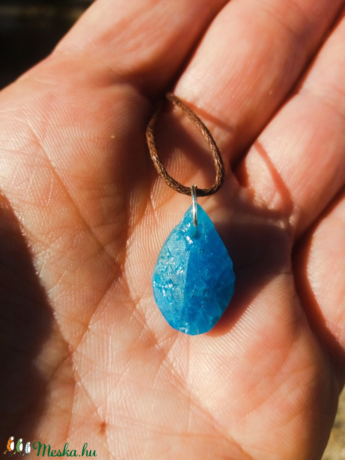 Apatit medál, Apatit nyaklánc, Kék apatit, Ajándék, Saját csiszolású kék apatit medál kenderszálon,  - ékszer - nyaklánc - medál - Meska.hu